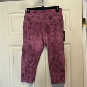 Parwin Capri Length Leggings Size Medium Pink Activewear